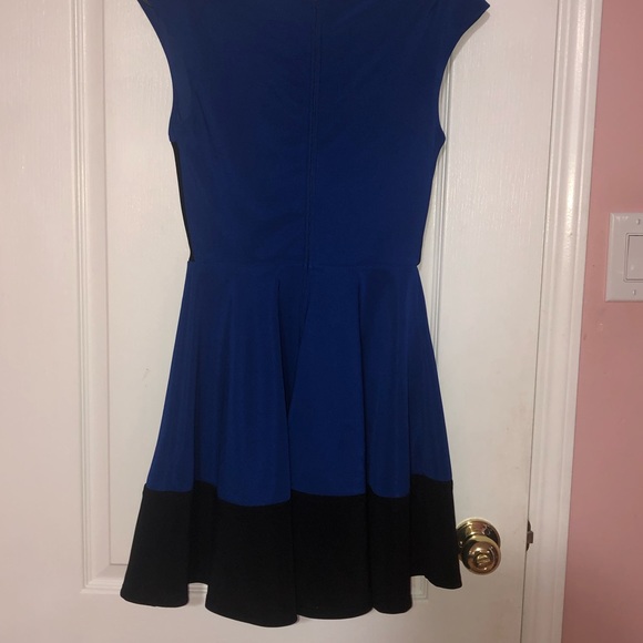 Royal blue & black fit and flare dress from Guess - Picture 4 of 4
